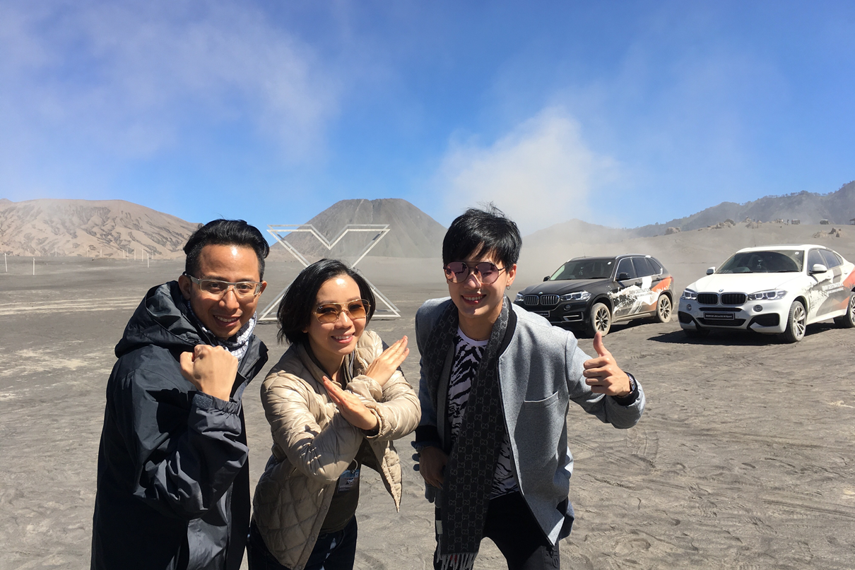 ภาพข่าวประชาสัมพันธ์ – เอฟดับบลิวดี ประกันชีวิต และBMW Car Magazine พาผู้โชคดีตะลุย ภูเขาไฟโบรโม