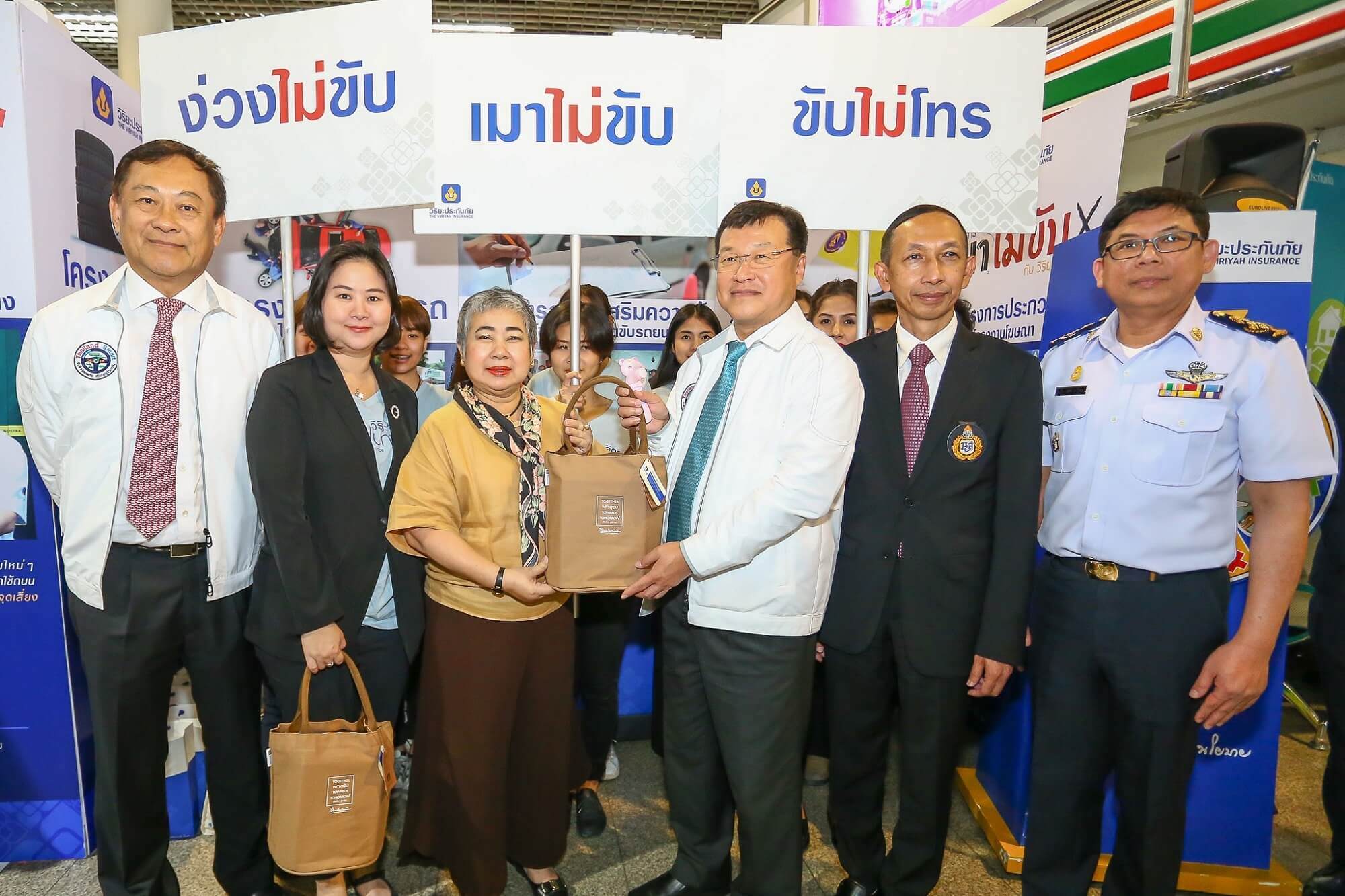 รณรงค์ปีใหม่ปลอดภัยตายเป็นศูยน์ (หมอชิต)1 (1)