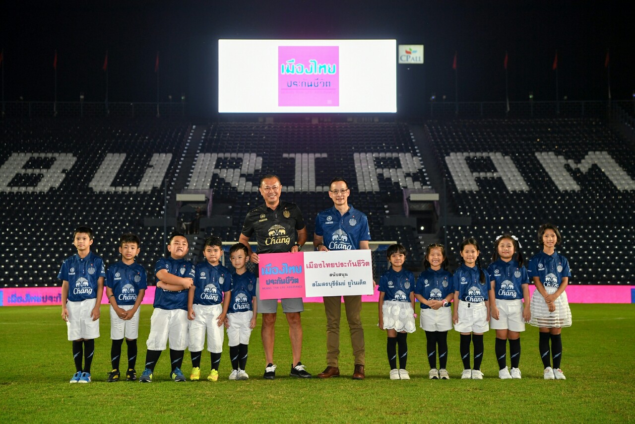 Photo Release-เมืองไทยประกันชีวิตมอบเงินสนับสนุนสโมรสรฟุตบอลบุรีรัมย์ ยูไนเต็ด-1280×854