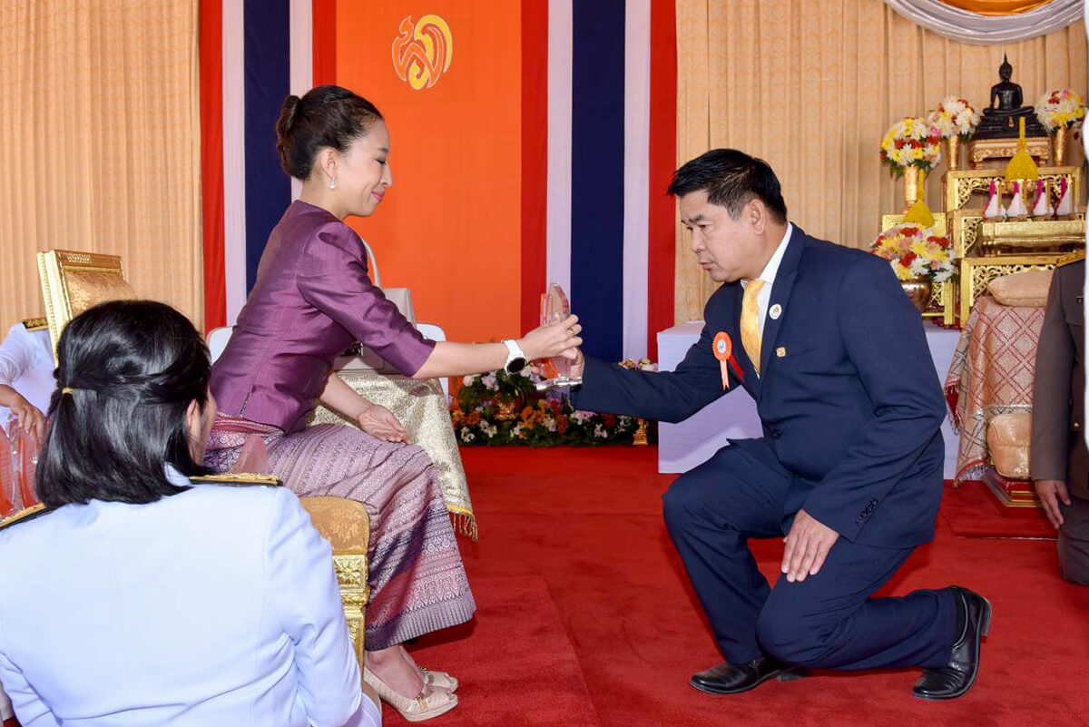 ภาพรับพระทานโล่ห์ฯ -01 (1)