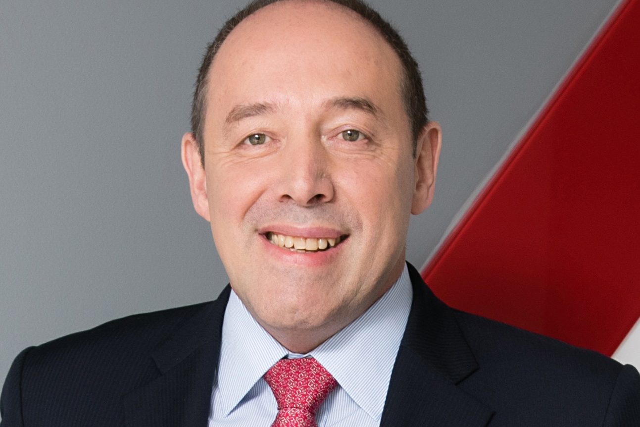 AXA CEO-มร.โคลด เซนย์