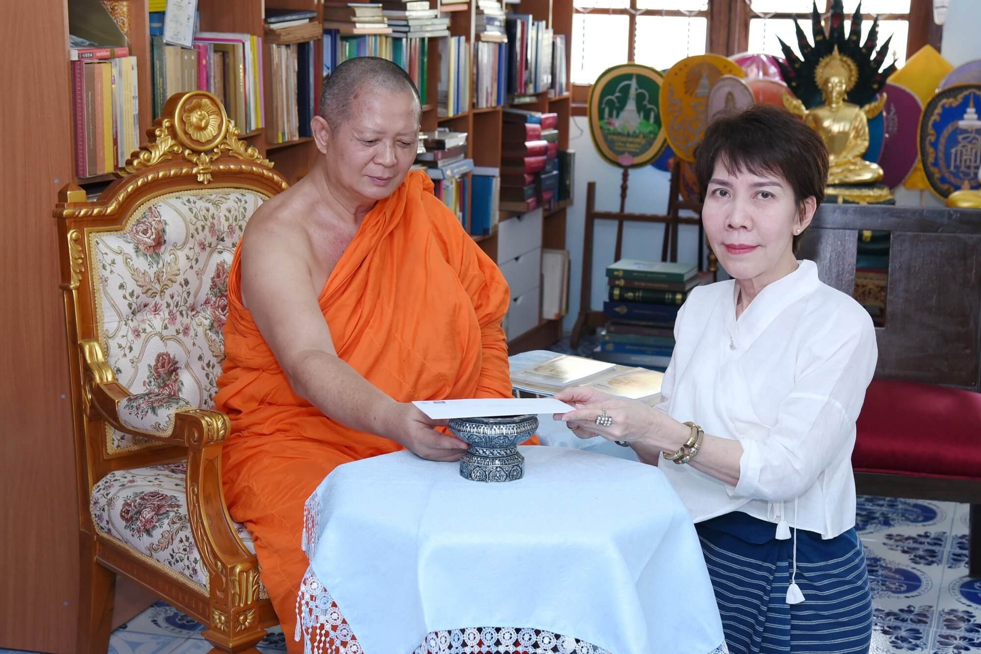 ถวายเงินบริจาค (1)