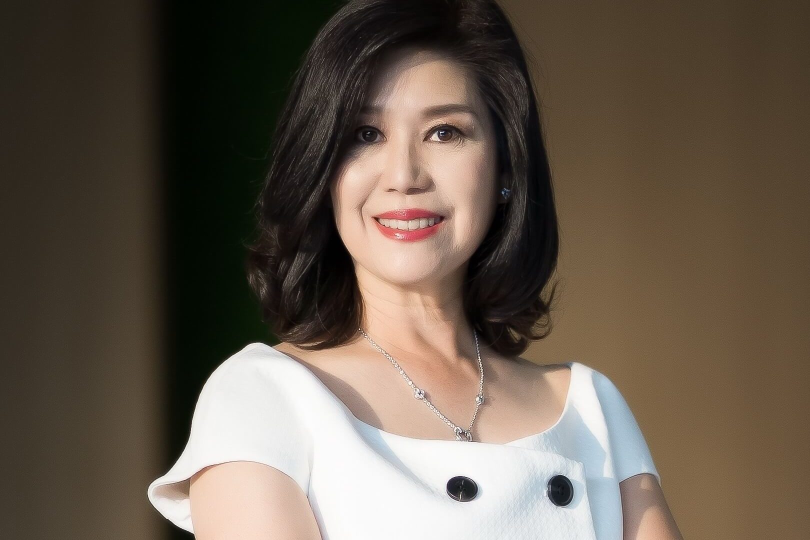 Nusara Assakul Banyatpiyaphod-President of OCEAN LIFE (1)