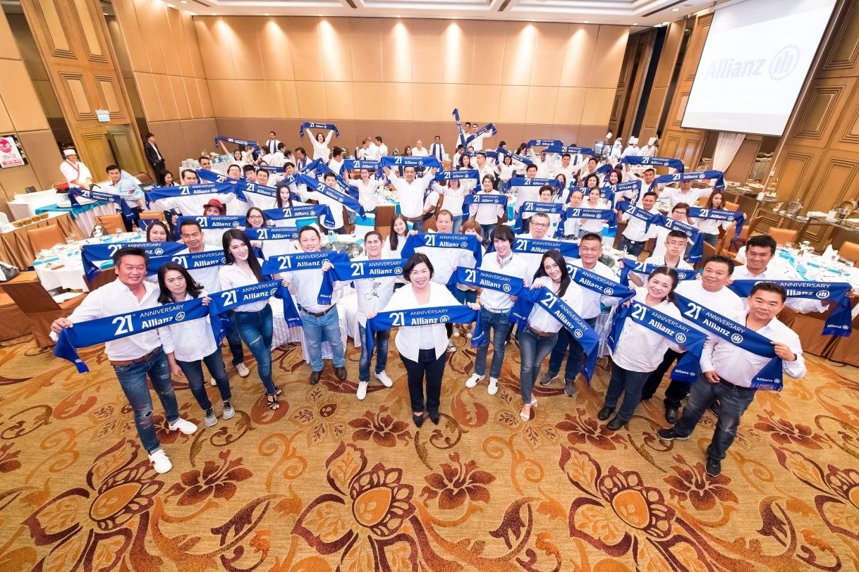 ภาพครบรอบ 21 ปี อลิอันซ์ ประกันภัย