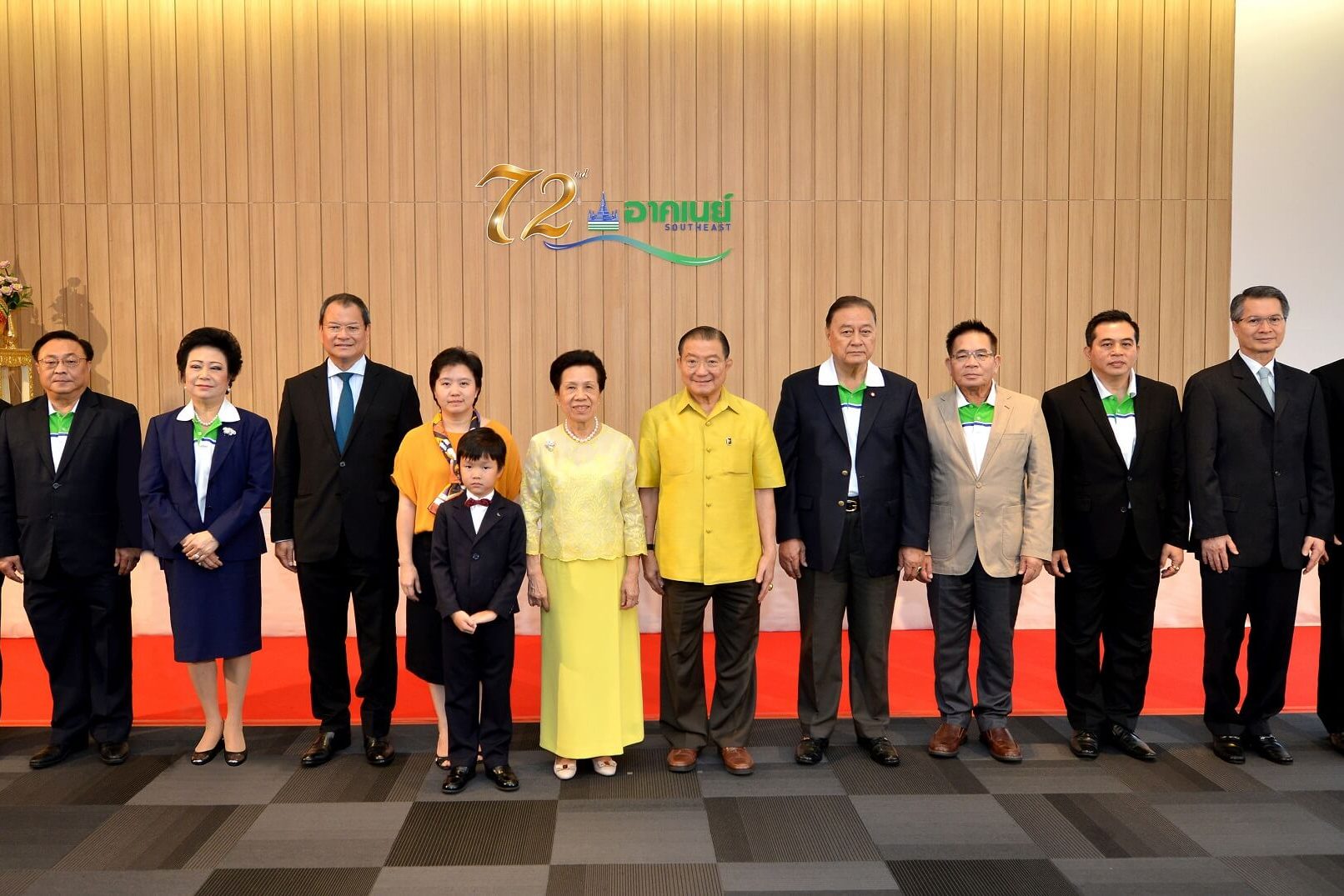 ภาพผู้บริหารงานทำบุญครบรอบ 72 ปี อาคเนย์ (1)