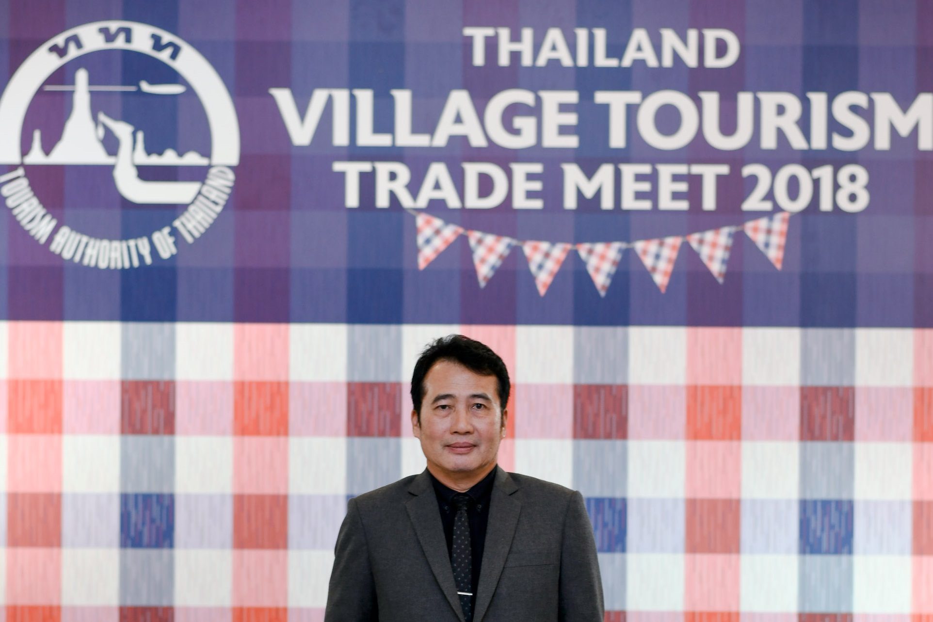 1.คุณนพดล ภาคพรต รองผู้ว่าการด้านตลาดในประเทศททท.