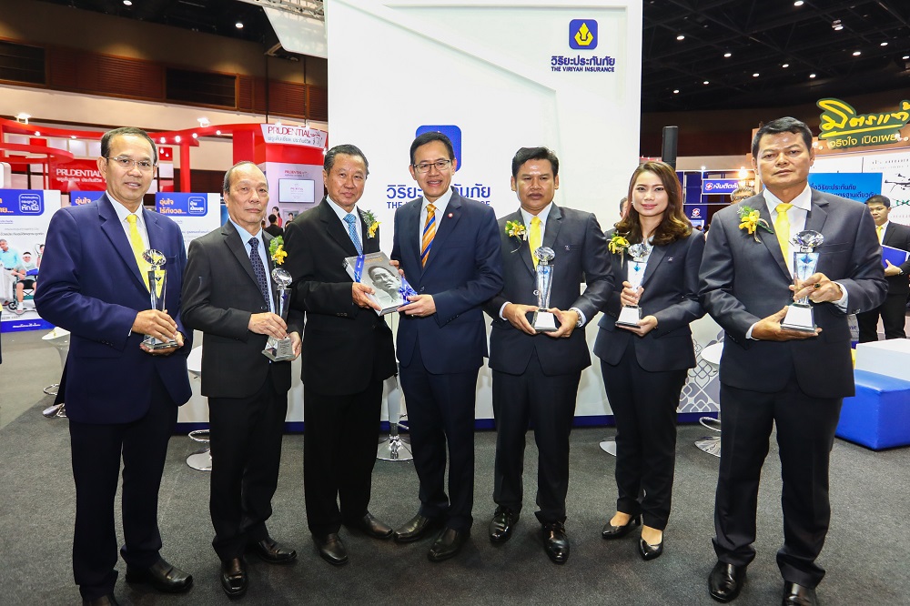 รับรางวัล คปภ01
