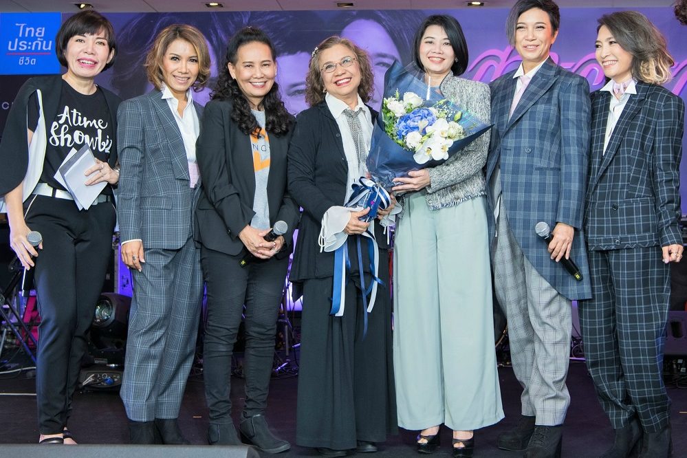 สาว สาว สาว