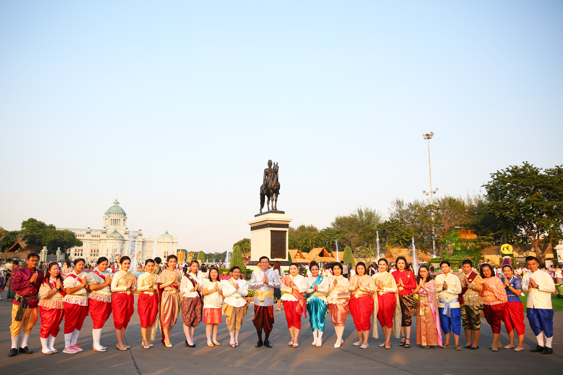 รูปหลัก