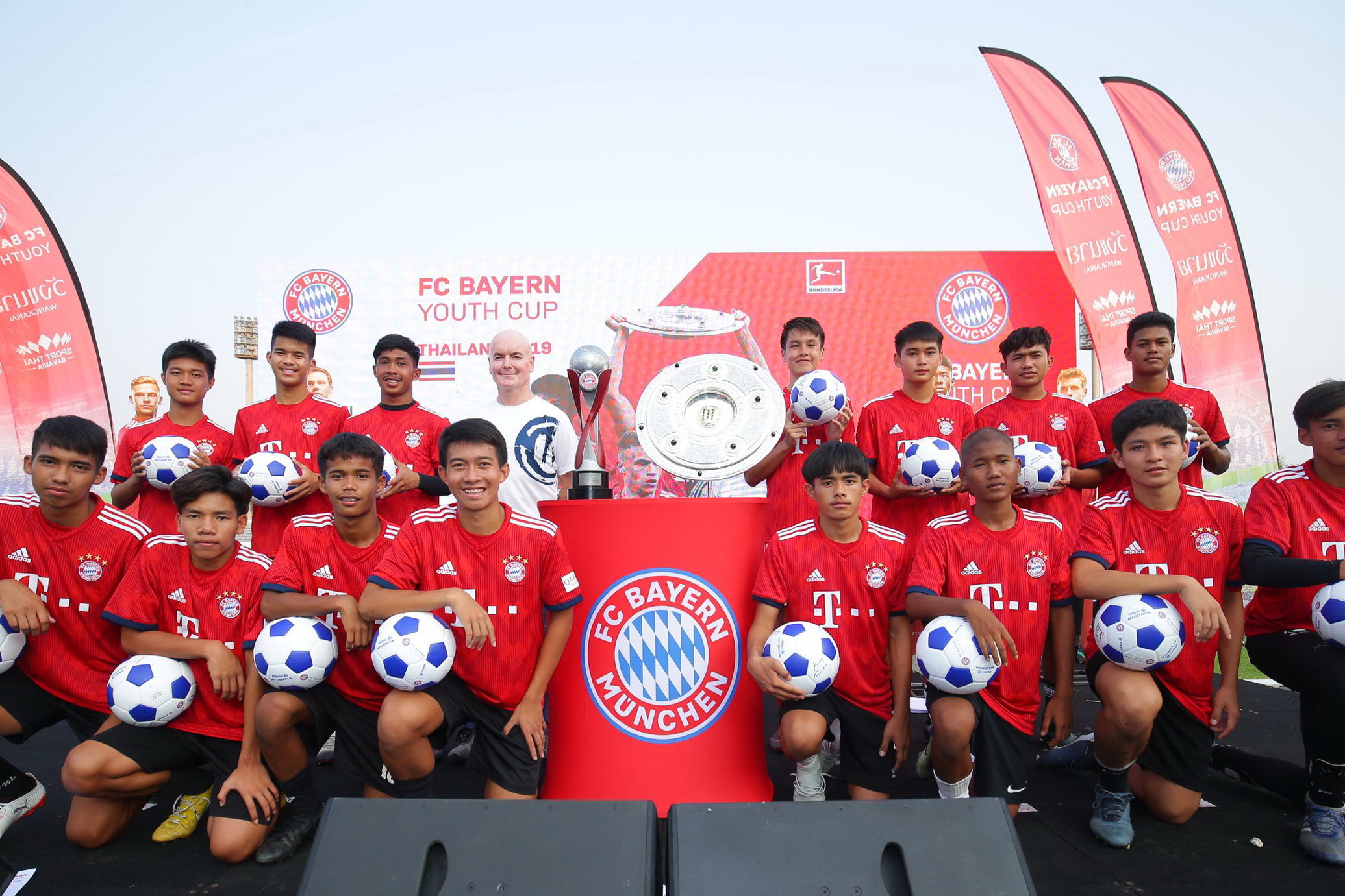 AZAY_FCB National day