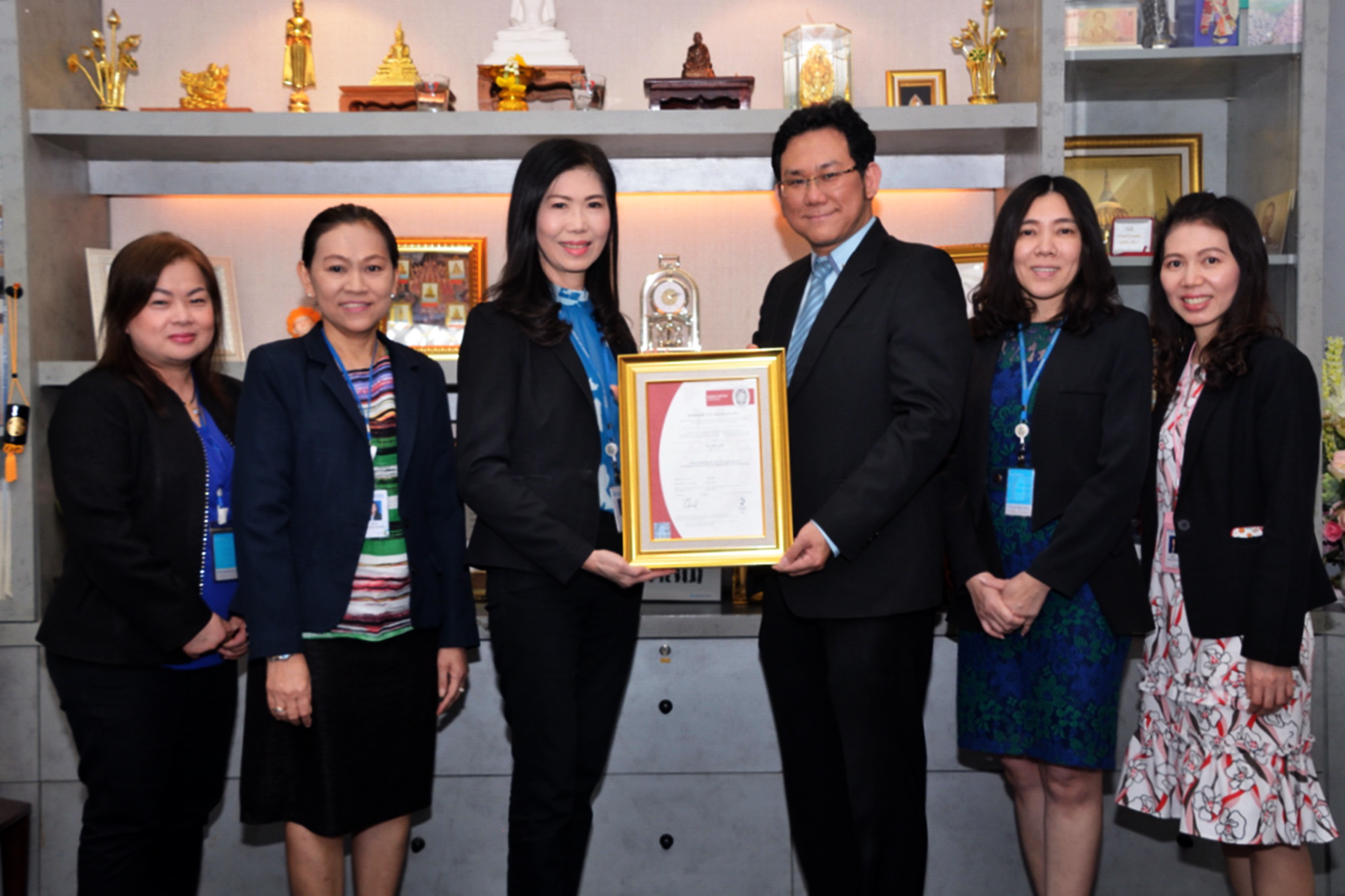 ภาพ – กรุงเทพประกันชีวิต คว้ามาตรฐาน ISO 9001
