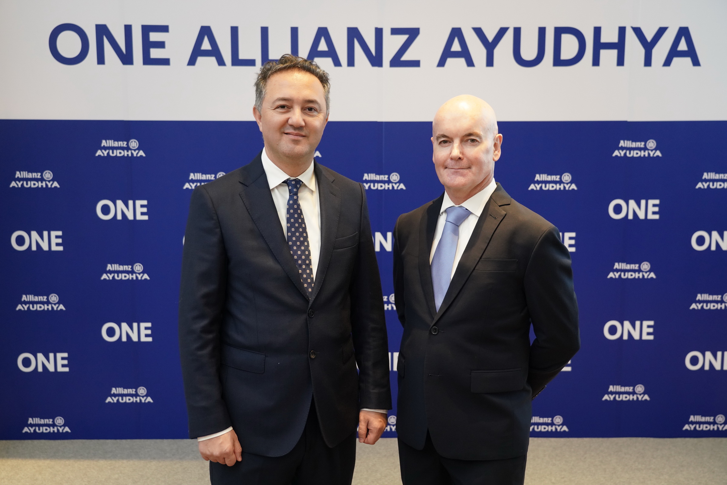 มร.โซลมาซ อัลทิน – มร.ไบรอัน สมิธ