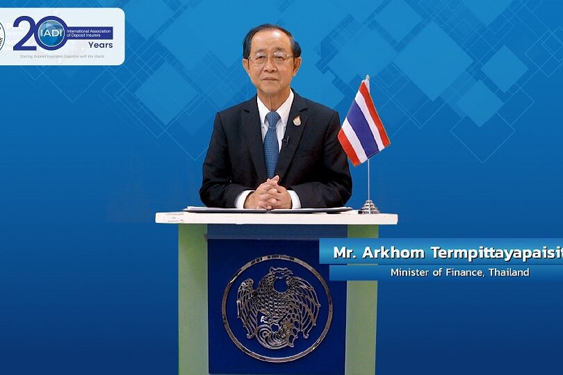 นายอาคม010822-1