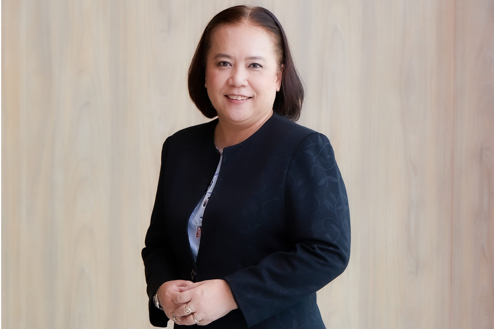 คุณลดาวัลย์ แนวนอน