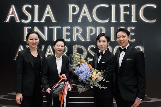 ทีทีบี ร่วมยินดีลูกค้า SME คว้ารางวัล (1)