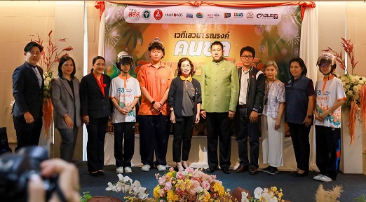 เวทีรณรงค์คนชลสวมหมวกนิรภัยฯ 2