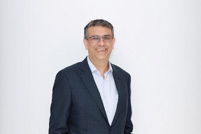 นายนิคฮิล แอดวานี