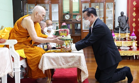 ทิพยประกันภัยเข้าเฝ้าถวายเครื่องสักการะ 98 พรรษา_01