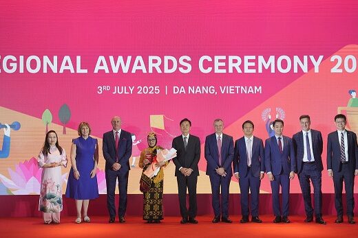 Regional Winner UPTD SD Negeri Papela – Indonesia and AIA Group Executive Committee