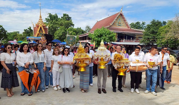 T Life ร่วมทอดผ้ากฐินสามัคคีของ ราชธานี ลิสซิ่ง