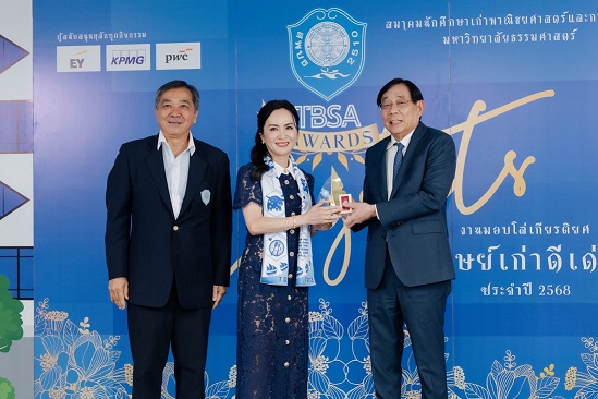 ฟอลคอนประกันภัย_คุณโสภา รับรางวัล TBSA 1