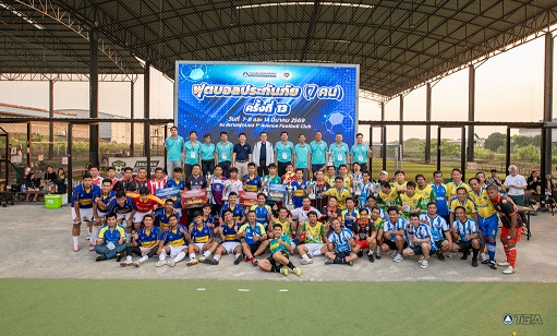 สมาคมประกันวินาศภัยไทย มอบถ้วยรางวัลชนะเลิศการแข่งขันฟุตบอลประกันภัย ครั้งที่ 13 (1)